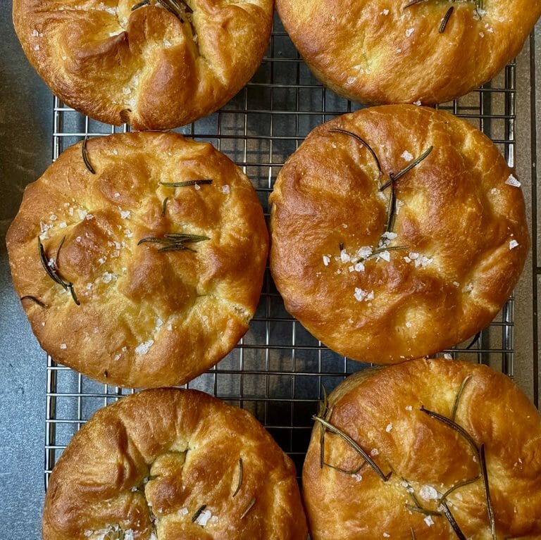 Rosemary mini focaccias (fuffins)