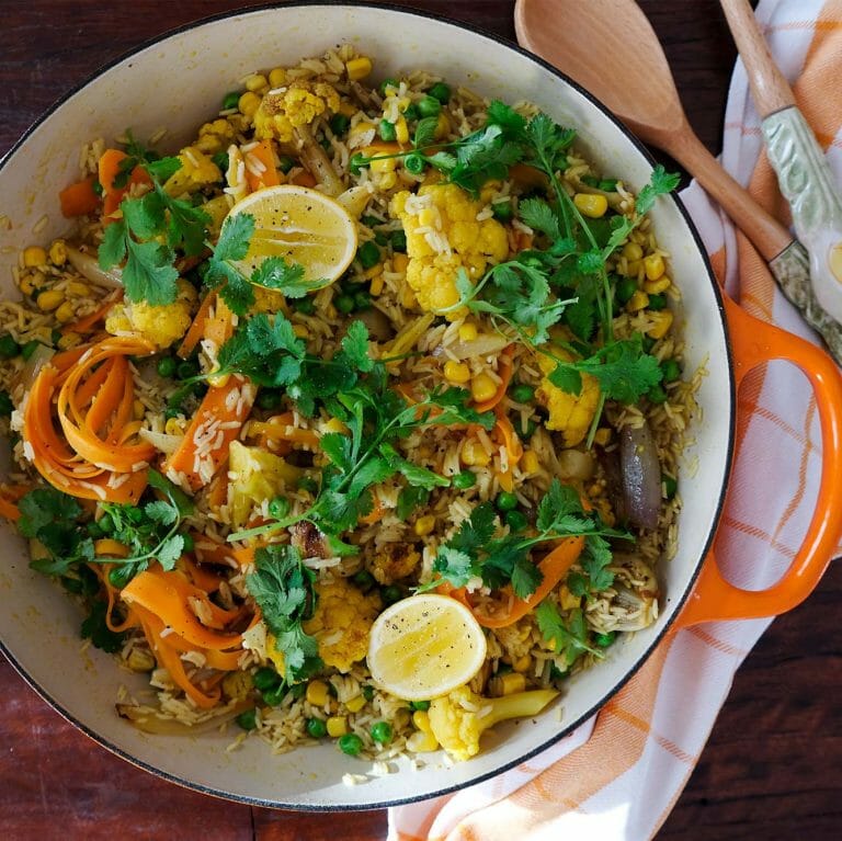 Vegetarian one-pot pilaf with cauliflower, carrots, peas and corn