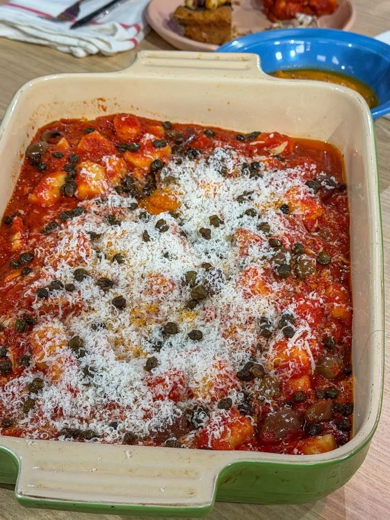 Gnocchi puttanesca traybake