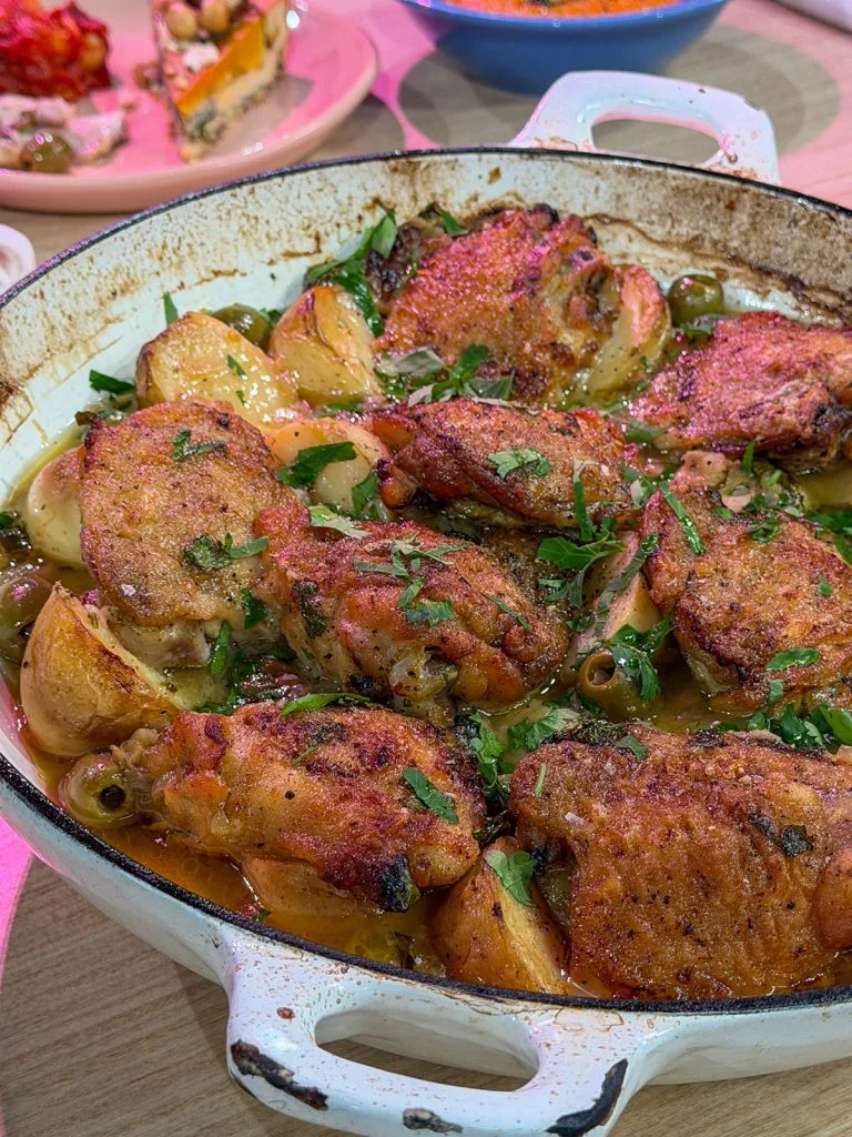 Green and gold chicken traybake